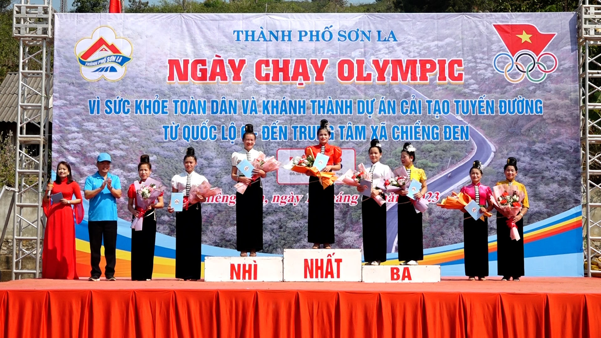 Sôi động Ngày chạy Olympic thành phố Sơn La năm 2023